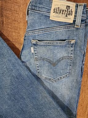 Levi's SilverTab Mom Jeans Light Blue High-Waisted Denim Jeans 28/27